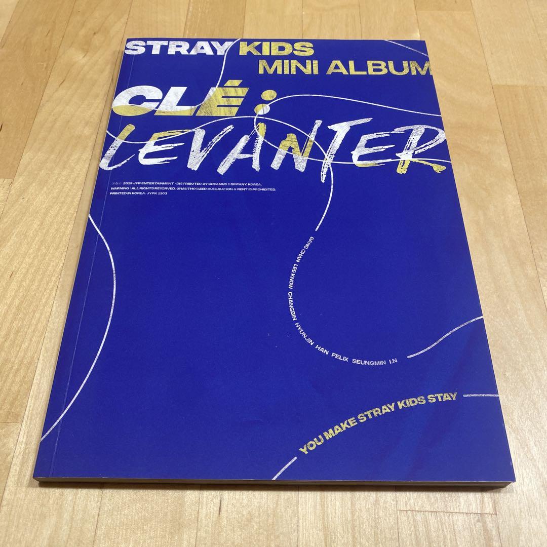 straykids LEVANTER 限定盤 CD 中表紙 ハン カレンダー - メルカリ