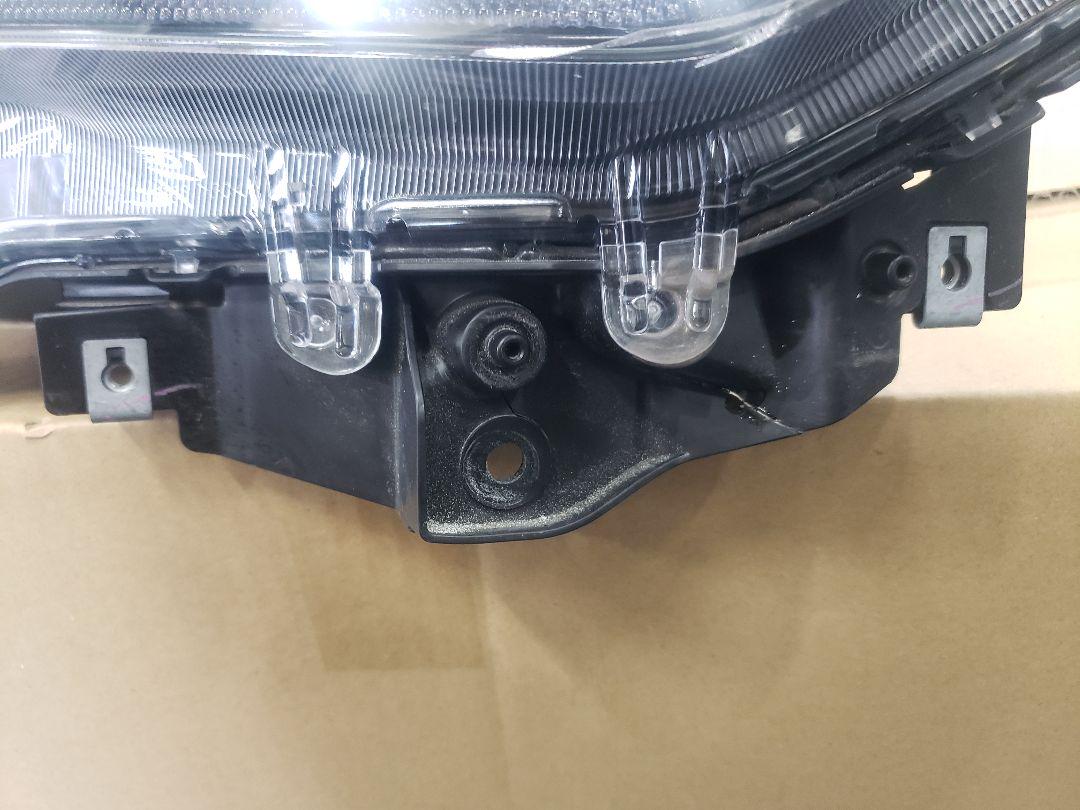 スズキ　スイフト　右ヘッドライト　LED