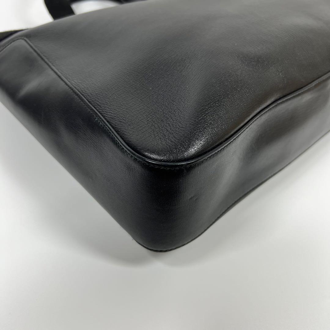 【美品】グッチ レザー トートバッグ ロゴプレート A4可能  ブラック