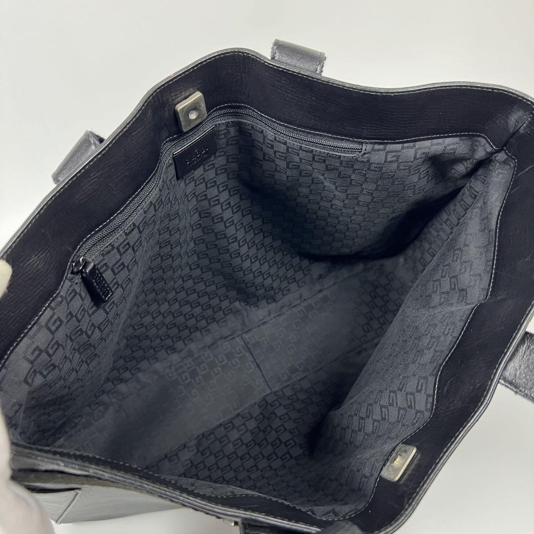 【美品】グッチ レザー トートバッグ ロゴプレート A4可能  ブラック