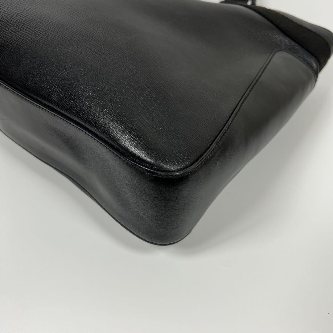 【美品】グッチ レザー トートバッグ ロゴプレート A4可能  ブラック