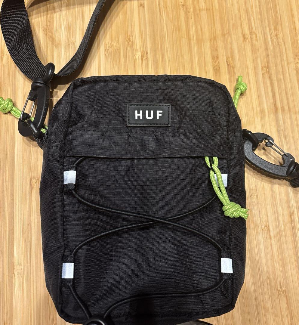 HUF ショルダーバック