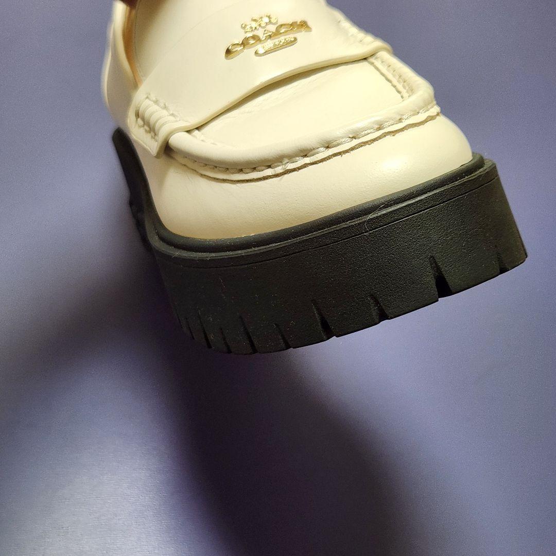 クリーム色 ローファー22.5cm・COACH