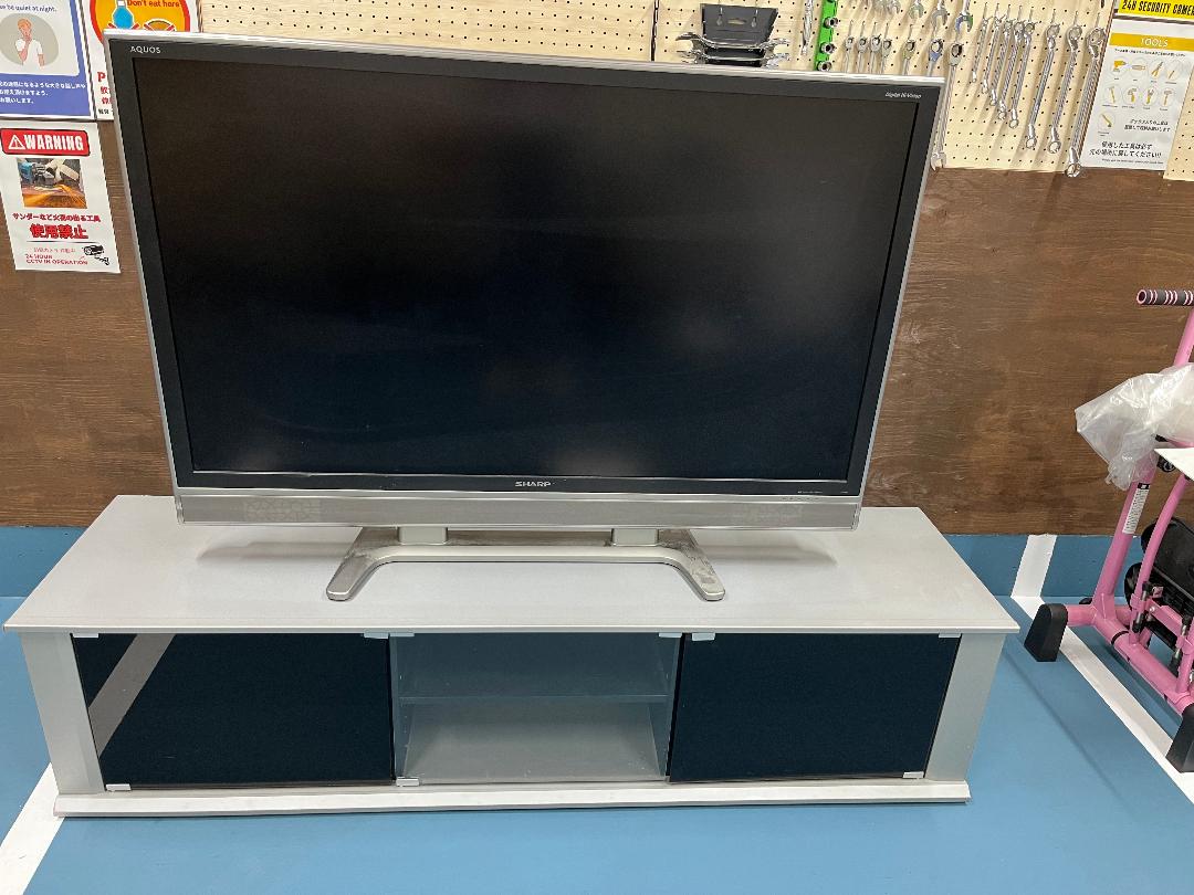 SHARP 52インチ テレビ台とセットです。