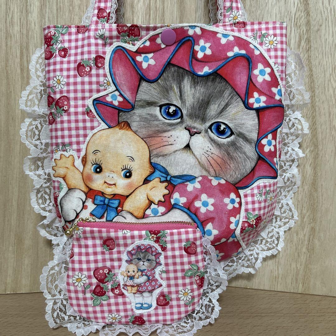 葉*月様 コヤンイサムチョン♡うさぎ着ぐるみルミちゃんのいちごフリルトートバッグ コヤンイサムチョン♡うさぎ着ぐるみルミちゃんのいちごフリル