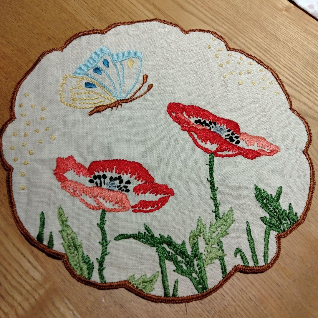 旧チェコスロバキア製刺繍飾りマット