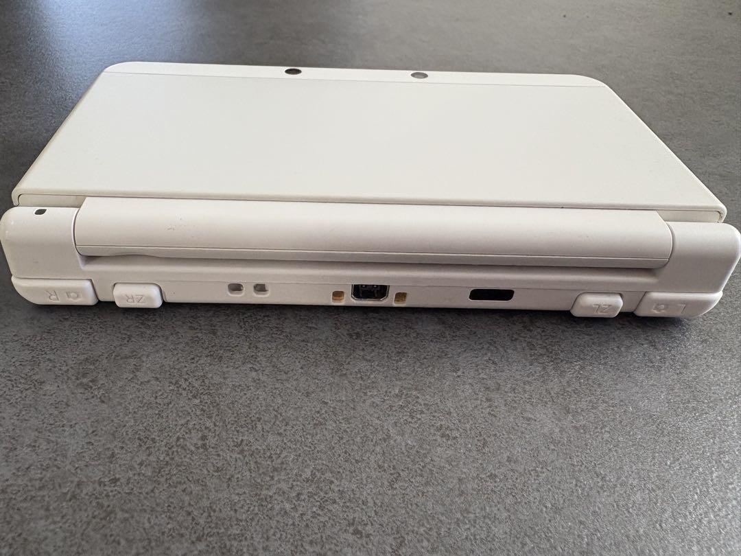 new Nintendo 3DS ホワイト ACアダプター付き new Nintendo 3DS ホワイト ACアダプター付き