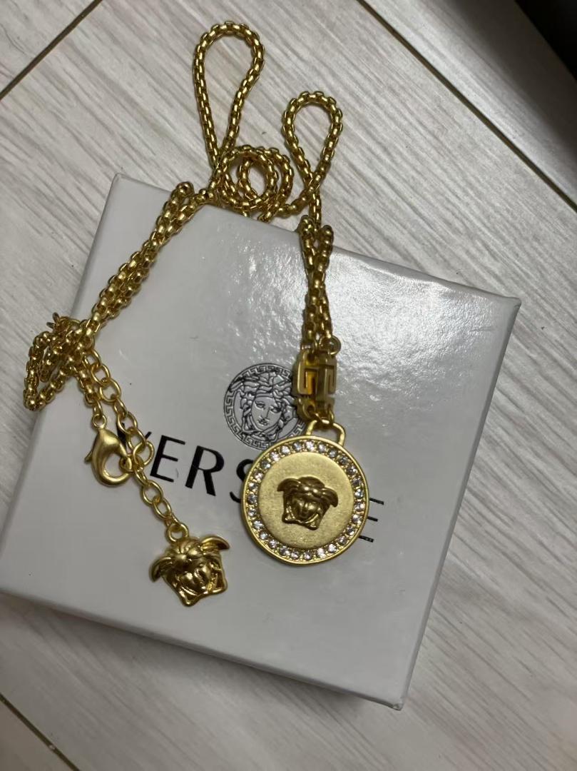 大流行中！ヴェルサーチタイプ LION ネックレス！！ | STAFF BLOG