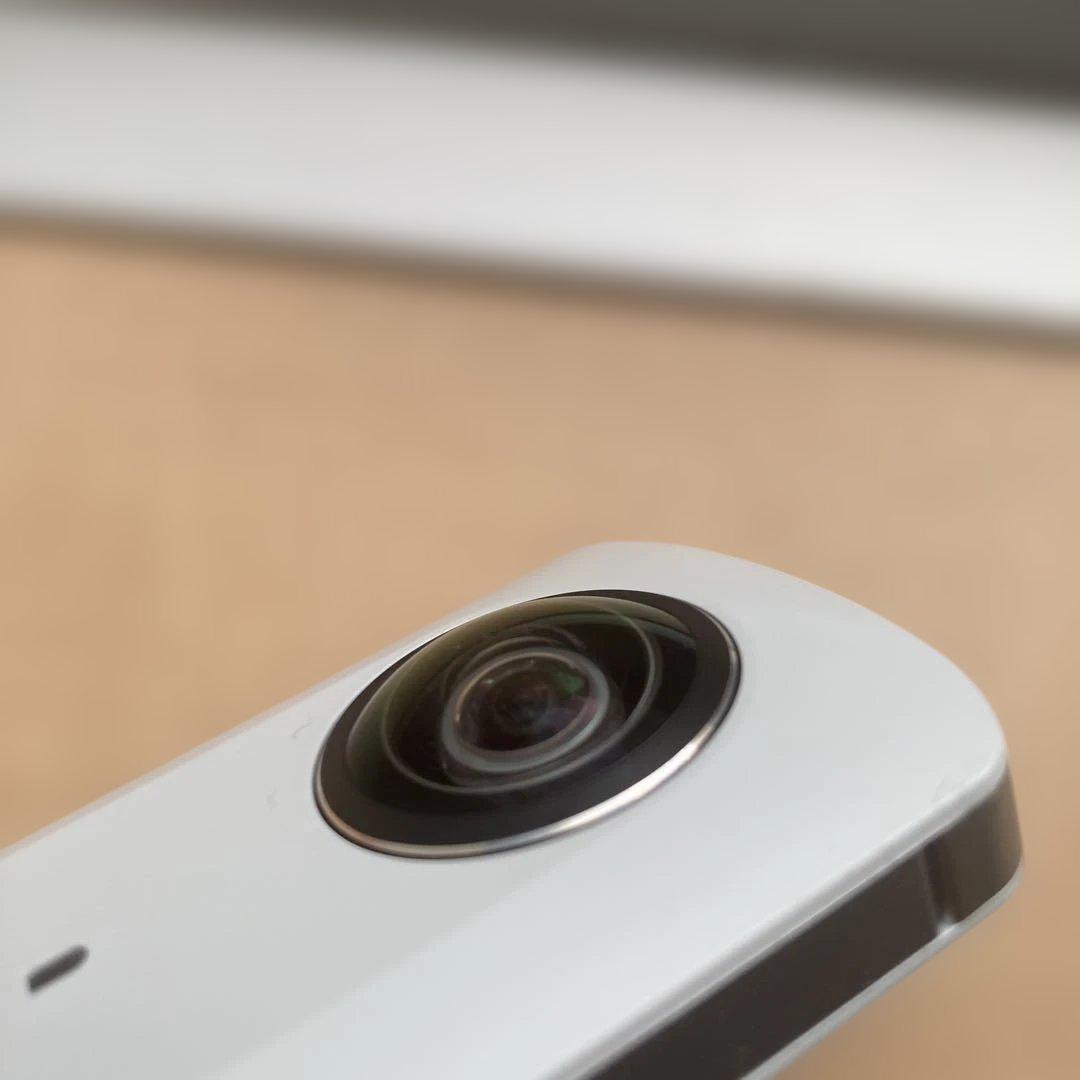 RICOH THETA m15 ホワイト/ リコー　シータ　360度カメラ