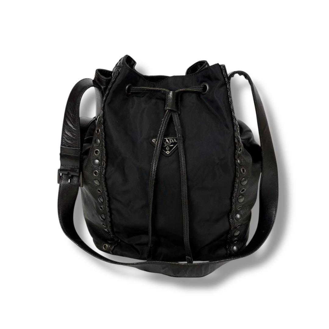 プラダ　PRADA 巾着型　ショルダーバッグ　ブラック　スタッズ