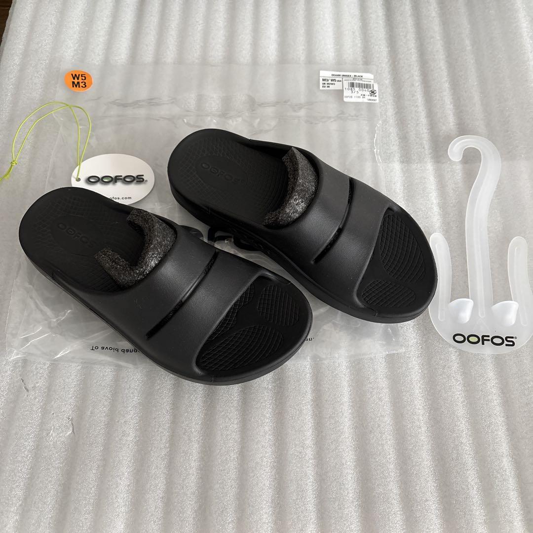 OOFOS ブラック スライドサンダル M3 - メルカリ OOFOS ブラック スライドサンダル M3 - メルカリ