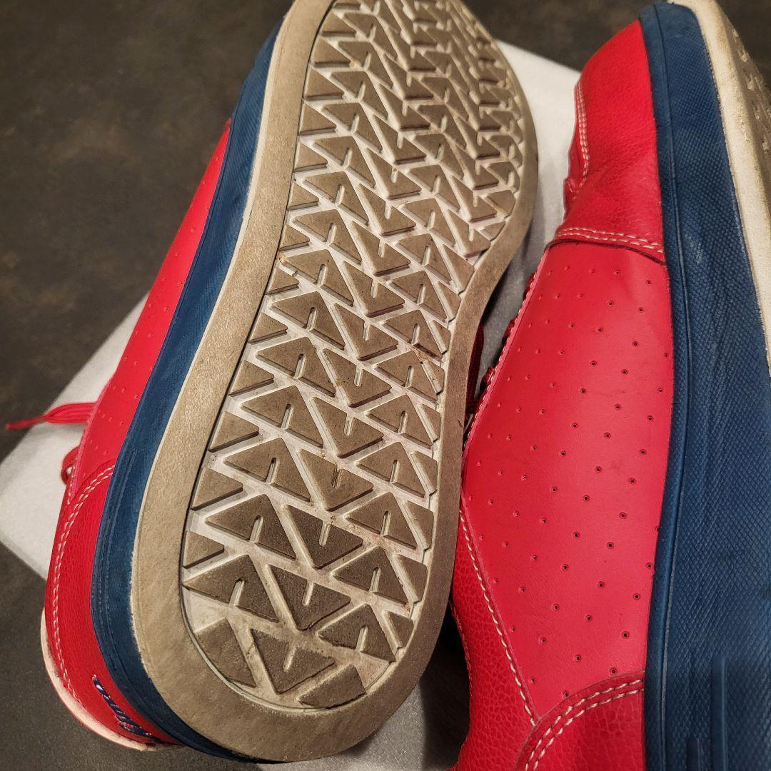 広島カープのスニーカー 広島カープのスニーカー