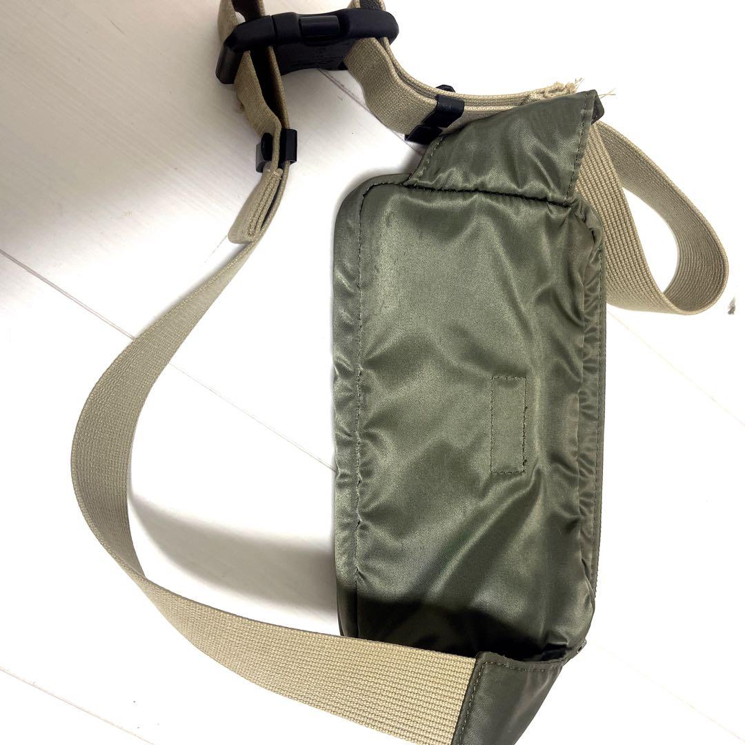 オリーブドラブ