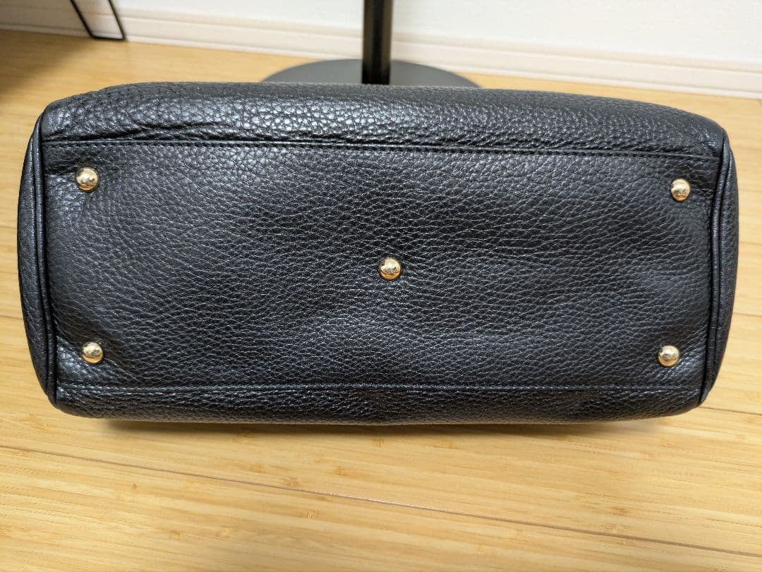 GUCCI ブラック レザーハンドバッグ