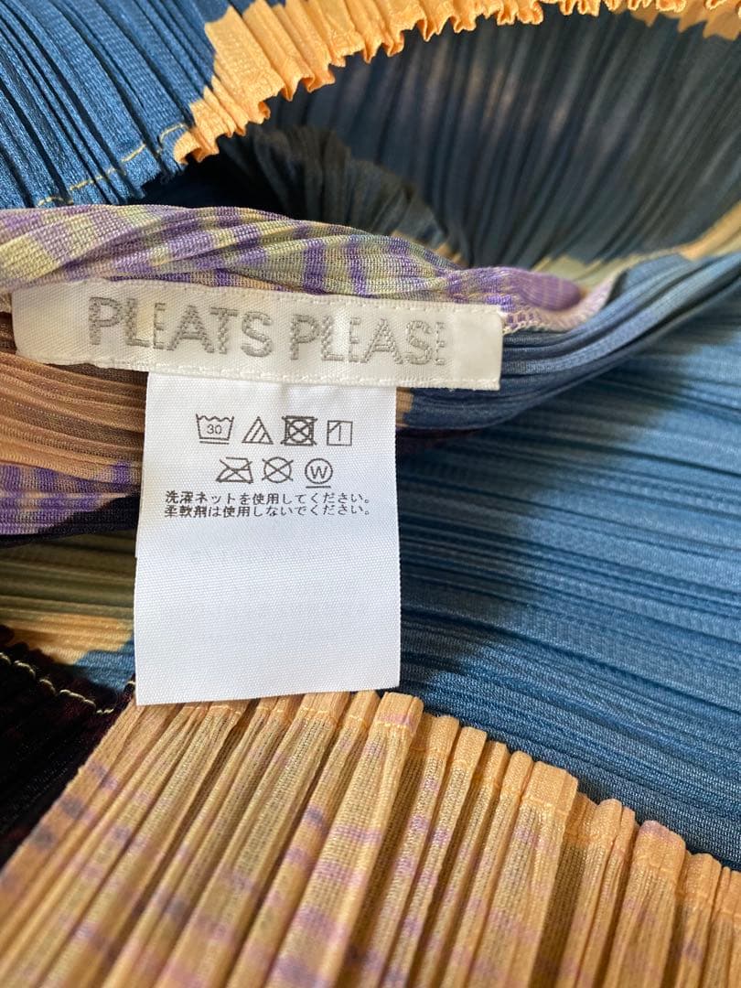 プリーツプリーズ　トップス　Tシャツ