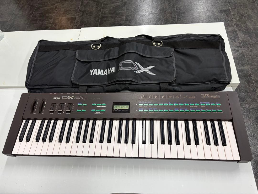 Yamaha DX21 シンセサイザー 61鍵 完動品 純正ソフトケース有