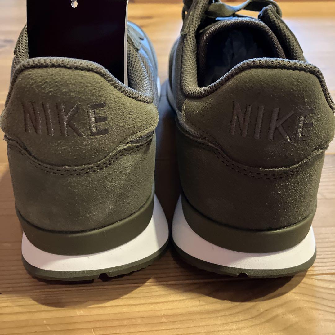 新品　NIKE ナイキインターナショナリスト　グリッター NIKE ナイキ インターナショナリスト グリッター スニーカー