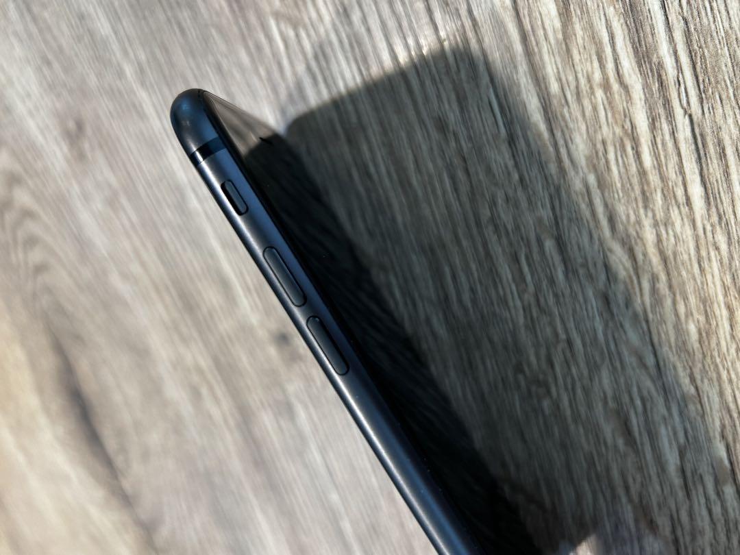 Apple iPhone 8 本体