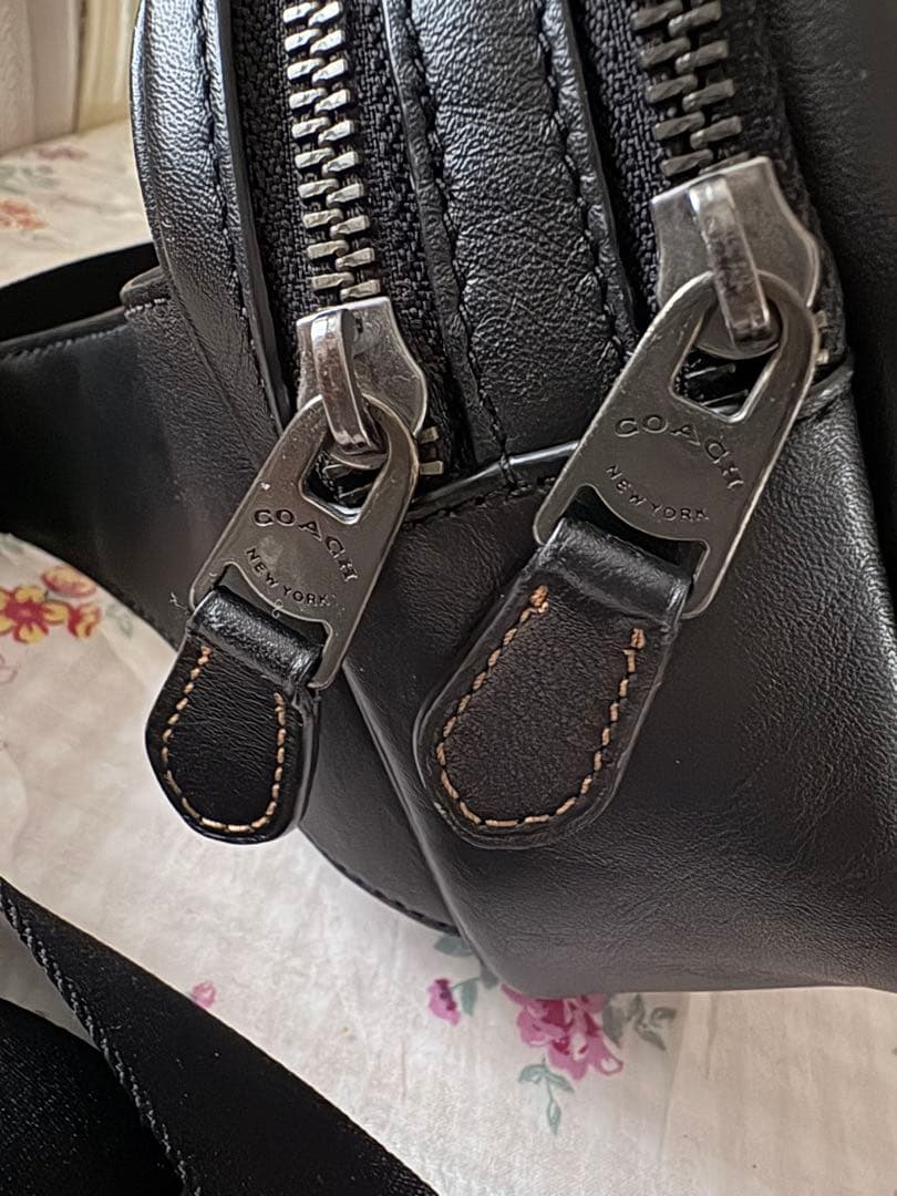★美品!COACH ブラック ボディバッグ ショルダーバッグ黒 人気ブランド ★美品!COACH ブラック ボディバッグ ショルダーバッグ黒 人気ブランド