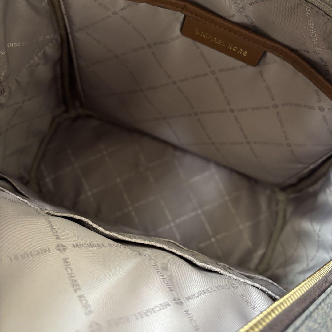 MICHAEL KORS モノグラムバックパック