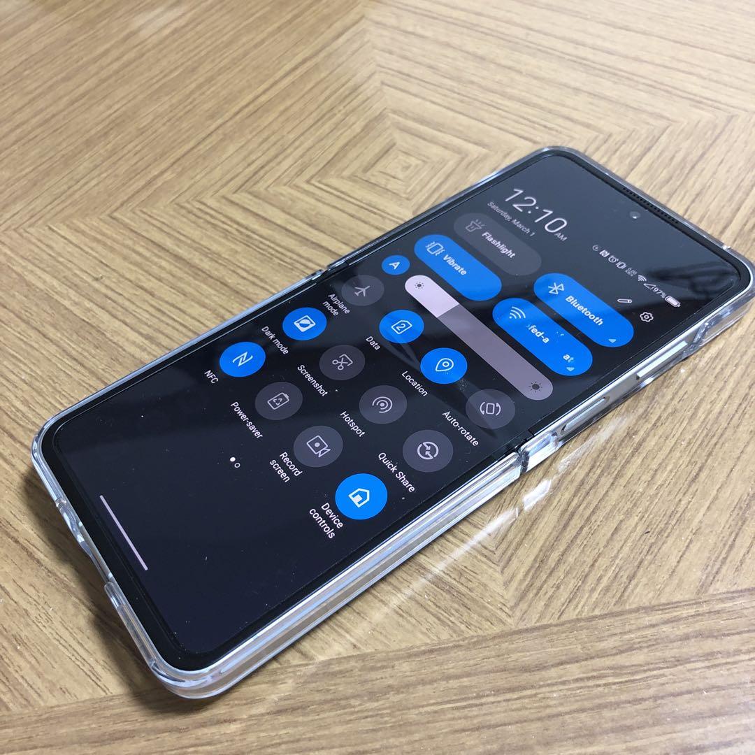 ZTE Libero flip Ymobile ケース付き