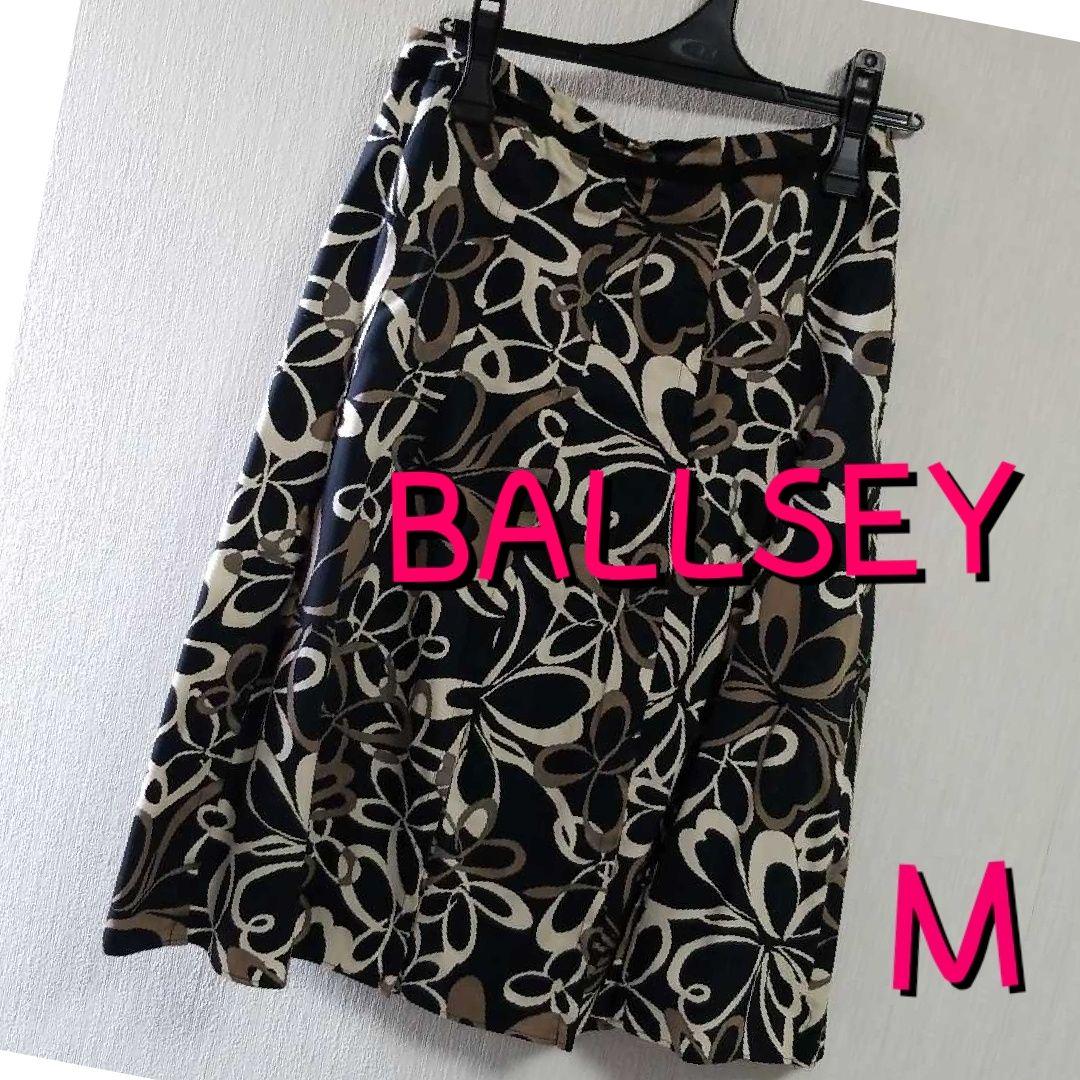 みー様へ販売済み用スカートです　BALLSEY  サイズ38 　柄スカートM