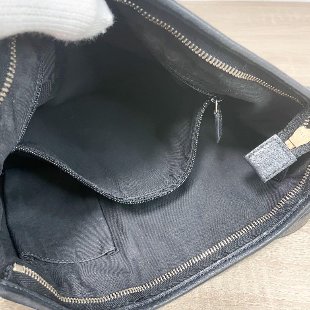 GUCCI ブラック