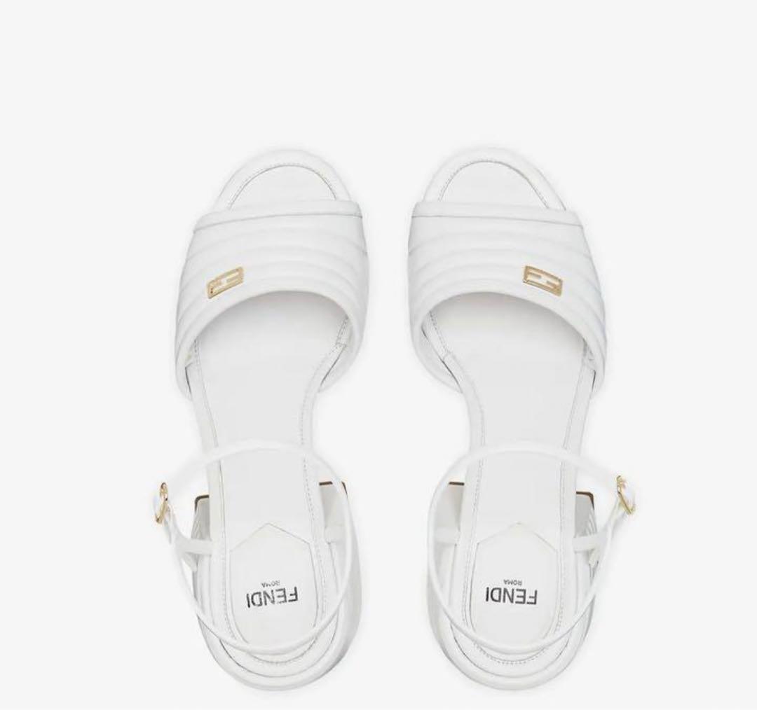 【新品】Fendi プロムナード ホワイト レザー サンダル【定価約10万円】 新品】Fendi プロムナード ホワイト レザー サンダル【定価約10
