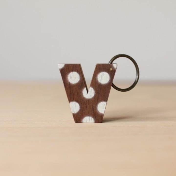 A to Zキーホルダー「V」クロ