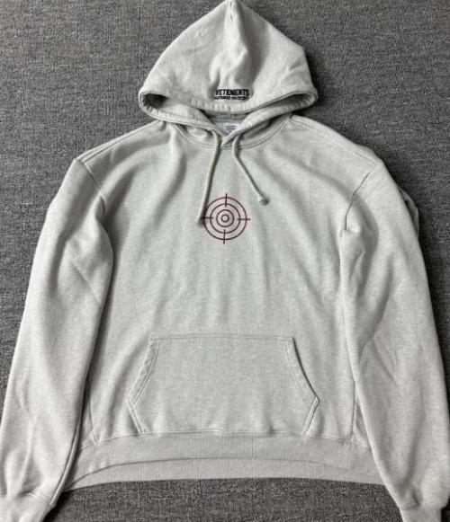 最旬ダウン vetements aw17 gun club hoodie xsサイズ トップス
