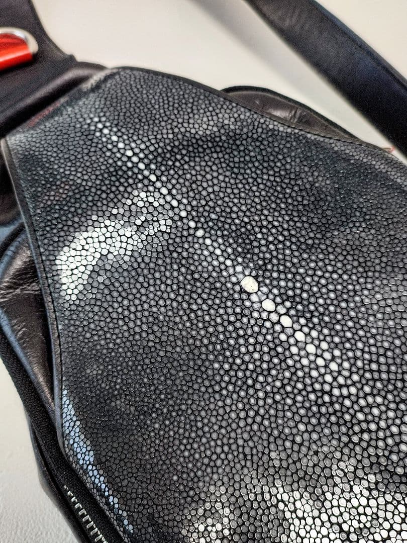 ☆ボディバッグ☆シャイニングスティングレイ☆エイ革/牛革レザー