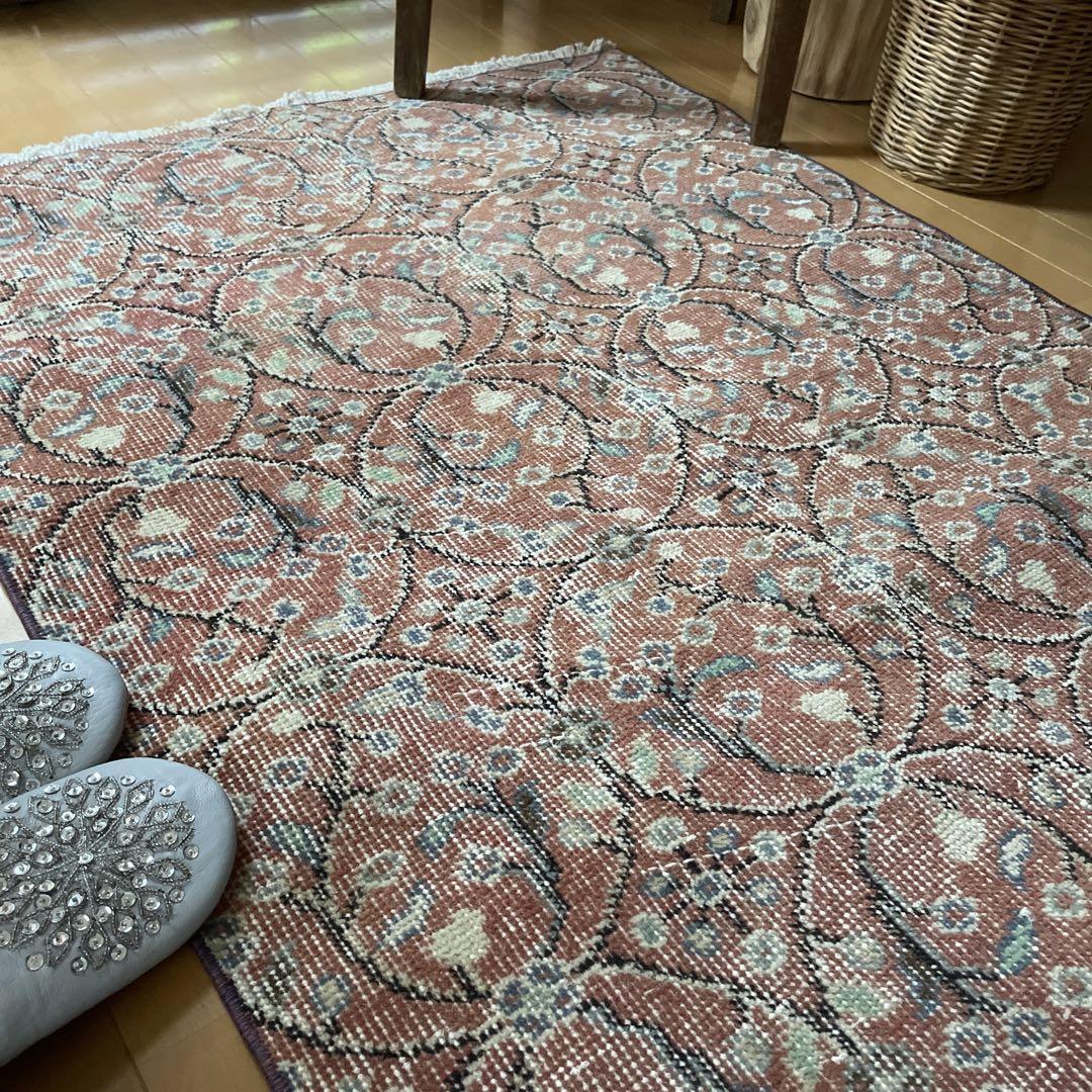 くすみコーラルオレンジに水色の草花模様 サークルパターン トルコ 最大級の通販サイト くすみコーラルオレンジに水色の草花模様 サークルパターン トルコヴィンテージラグ ラグ