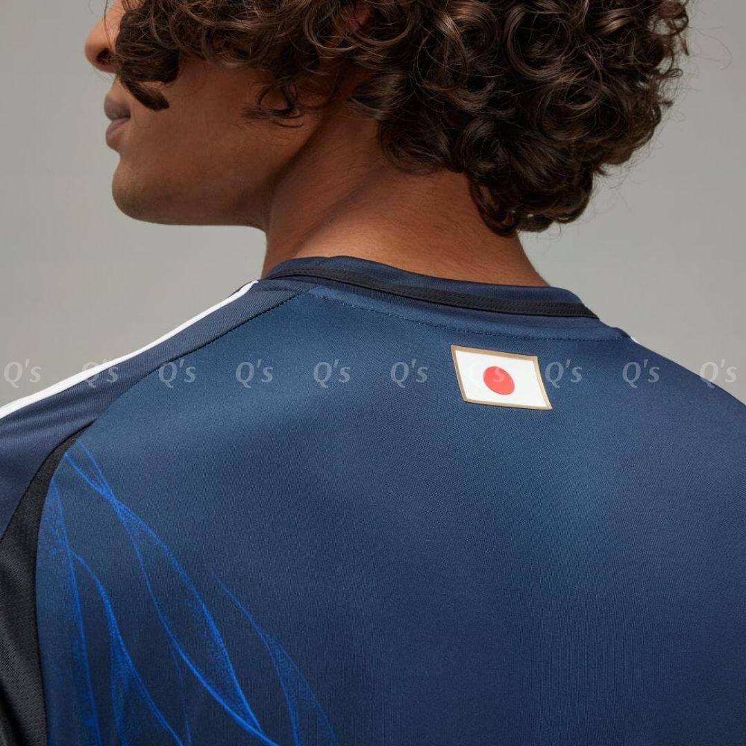 アディダス