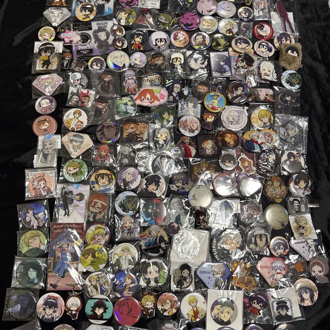 文豪ストレイドッグス　缶バッジ　ラバスト　アクスタ等　約160大量まとめ売り
