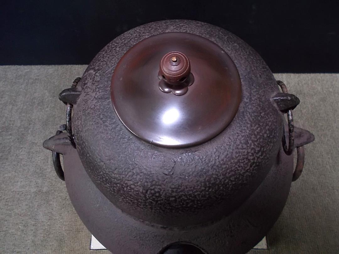 茶道具 鬼面風炉 茶釜 釜環 織部敷板 送料込み 茶道具 荒肌鬼面 風炉釜 鐶付風炉釜 鉄釜 未使用炉灰 敷瓦 敷板