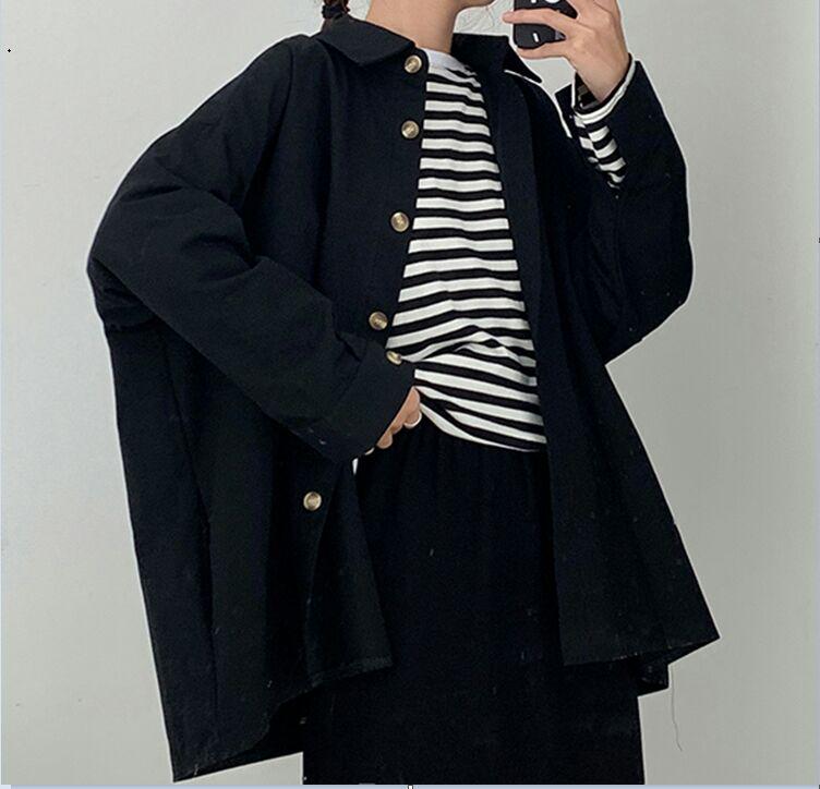 黒いシャツ