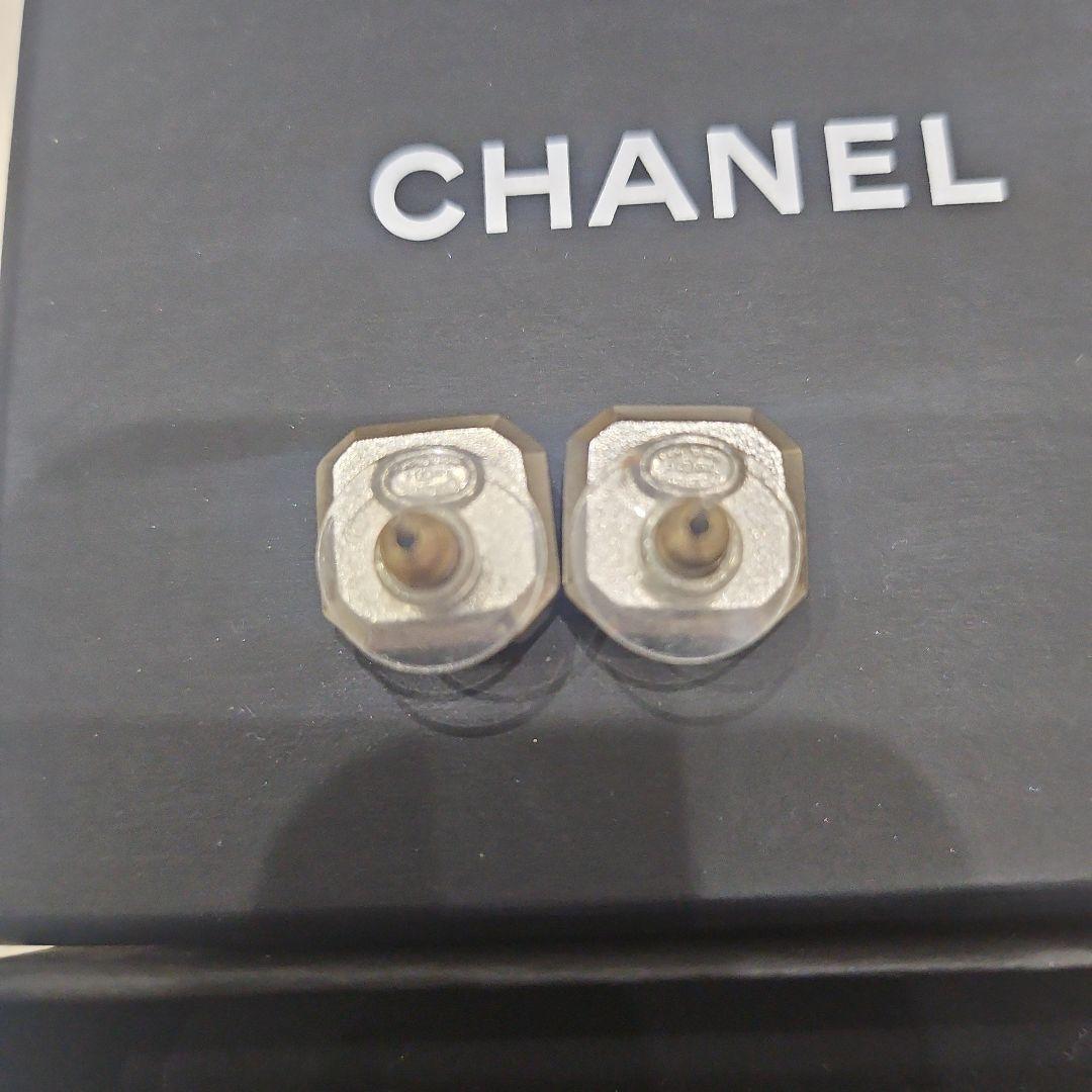 CHANEL ロゴクリスタルピアス　シャネル　ピアス