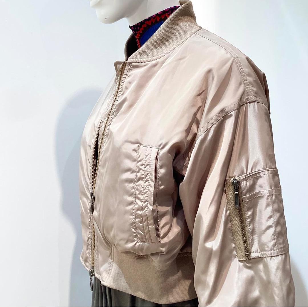 最前線の 値下げ】極美品 完売品 VIVIENNE TAM ベージュMA-1ブルゾン ジャケット・アウター