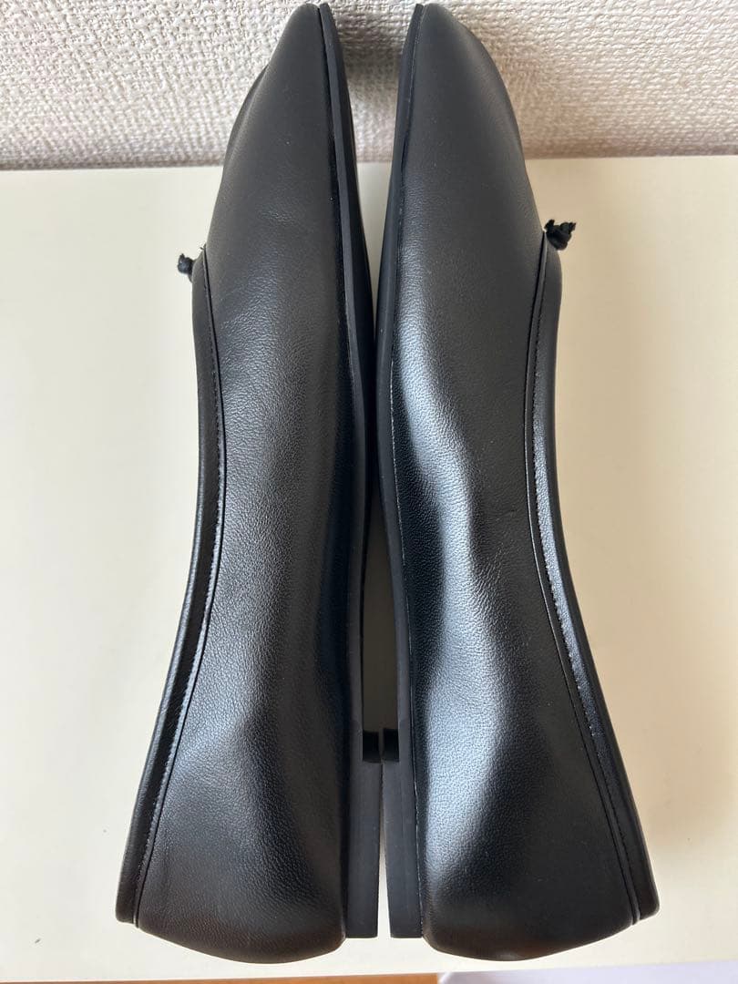 GRISE レザースクエアプリーツフラット24.5cm