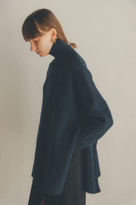 CLANE（クラネ）の「TURTLE WIDE SLIT KNIT TOPS（ニット