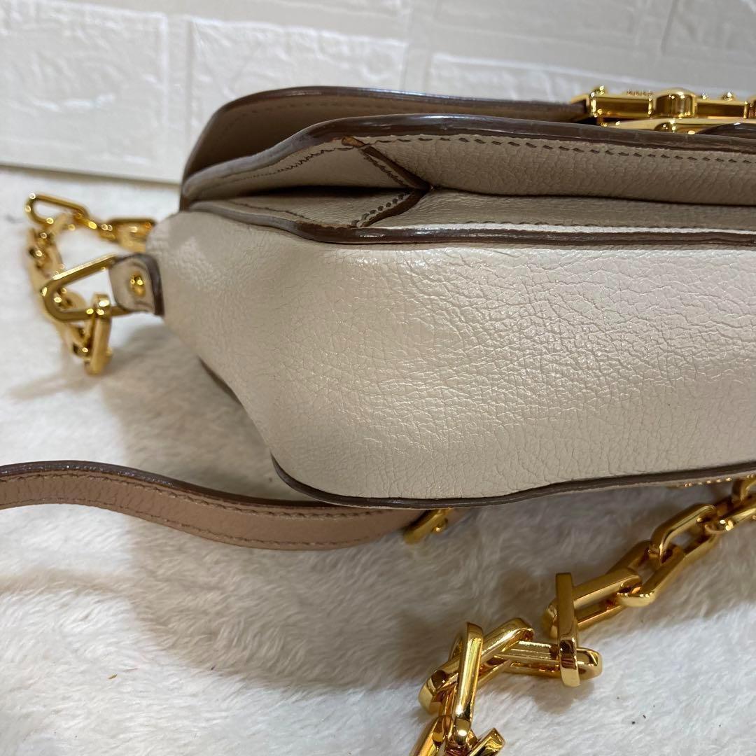 !極美品! miumiu ミュウミュウ ショルダーバッグ チェーン !極美品! miumiu ミュウミュウ ショルダーバッグ チェーン