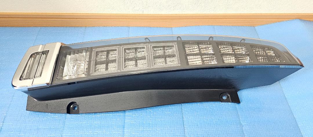 良品 VOXY ヴォクシー 80 前期 純正 テールランプ 左右 テール