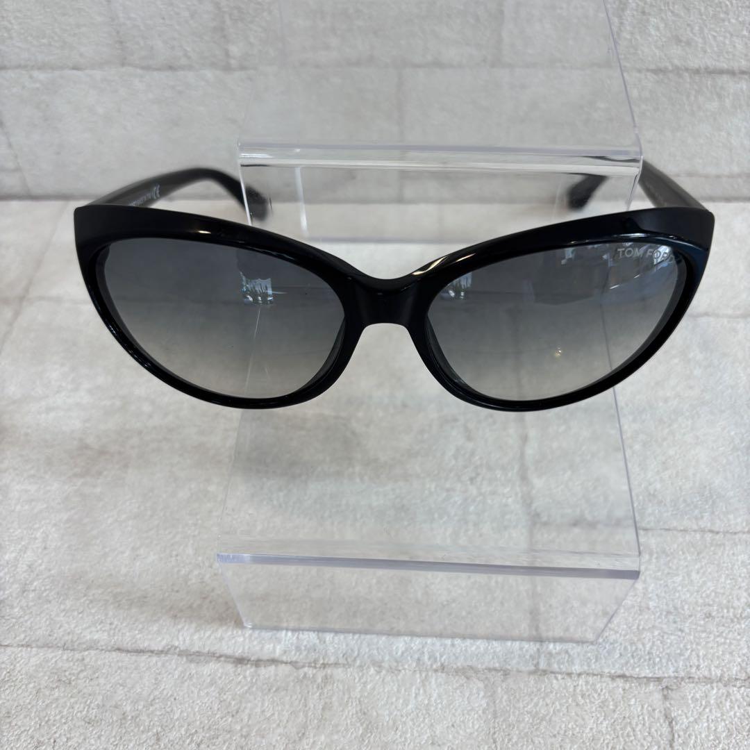 【TOM FORD】ブラック キャットアイ サングラス TOM FORD ブラック キャットアイ サングラス