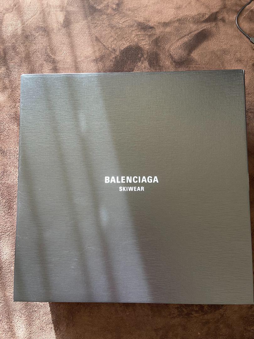 Balenciaga アラスカ