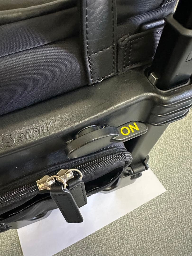 スワニー　キャスターバッグ