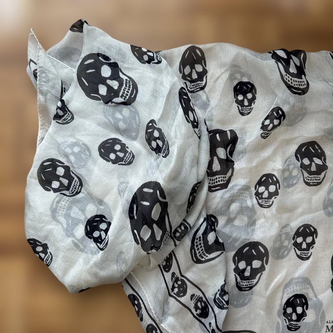 Alexander McQueen スカルプリント スカーフ ALEXANDER MCQUEEN スカルスカーフ - メルカリ