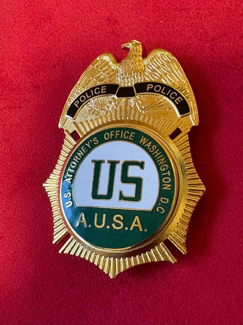 米国連邦検事局 U.S. Attorney’s Office バッジ(グリーン) 米国連邦検事局 U.S. Attorney’s Office バッジ(グリーン)