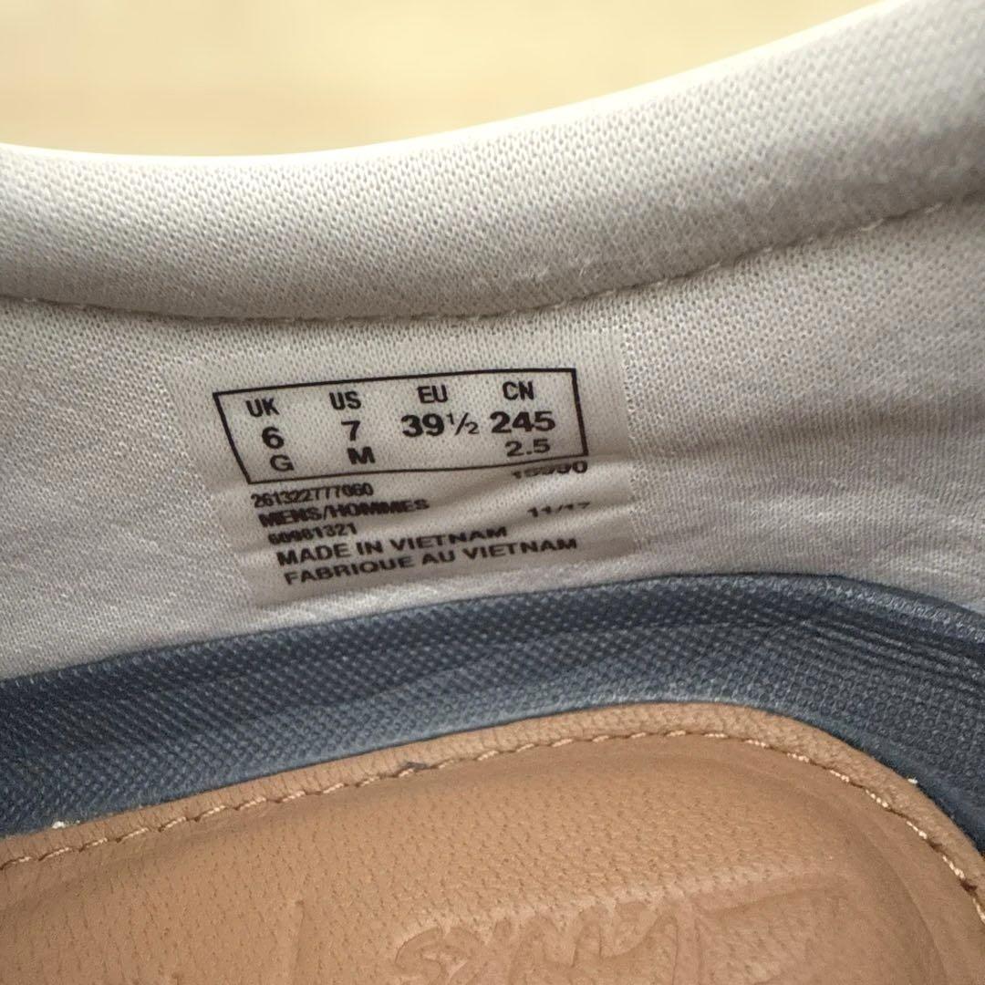 美品　ClarksクラークスTriActive Run ホワイトレザースニーカー