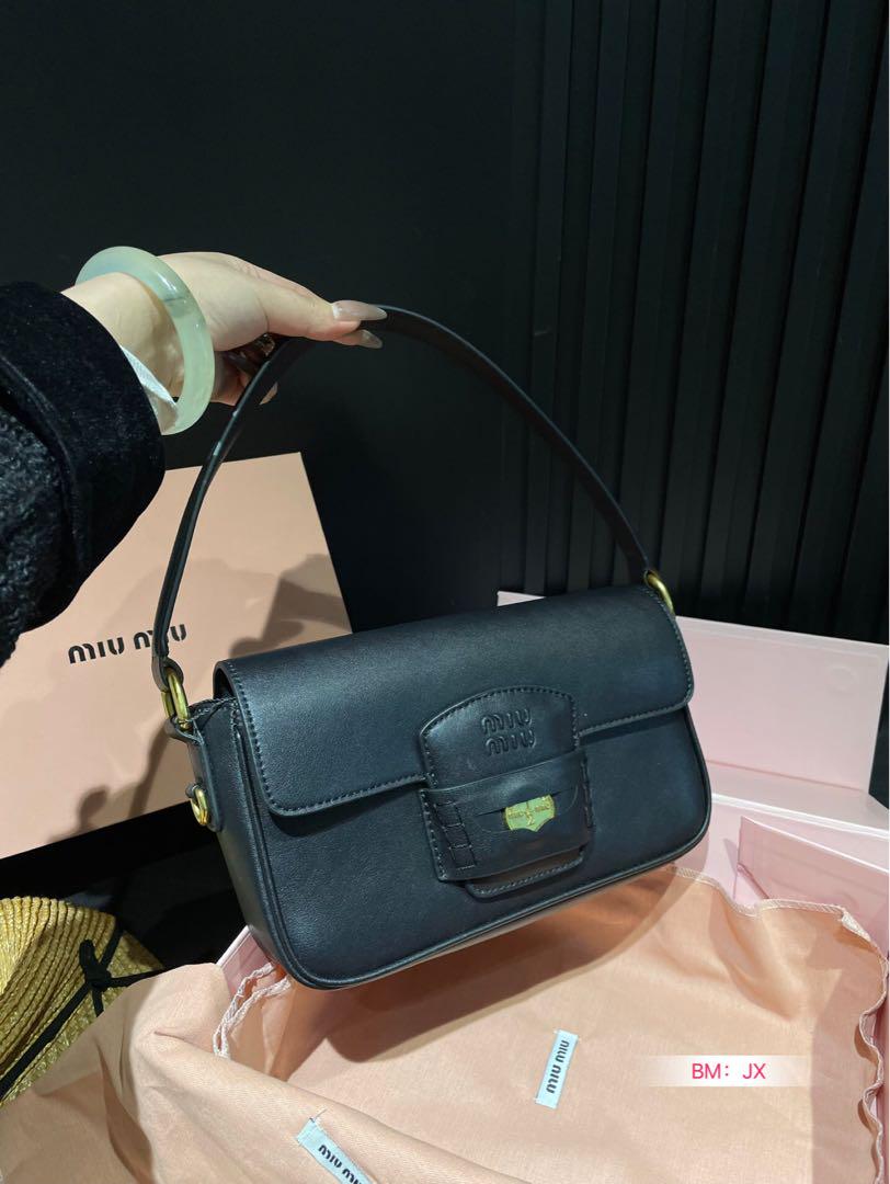 Miu Miu ブラックレザー ショルダーバッグ バッグ