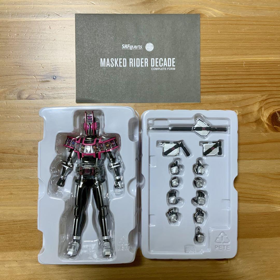 S.H.Figuarts真骨彫製法　仮面ライダーディケイド コンプリートフォーム